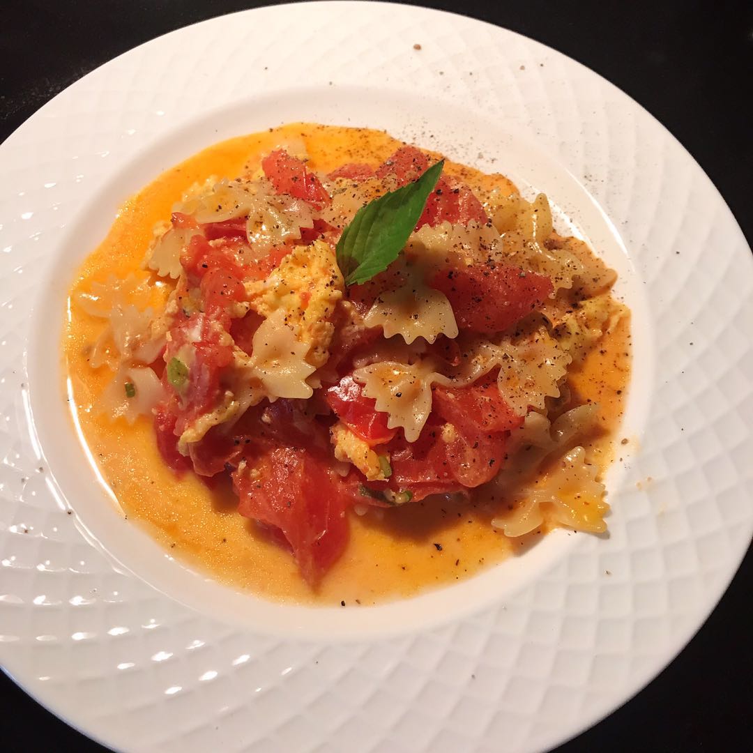Tomato egg baked pasta