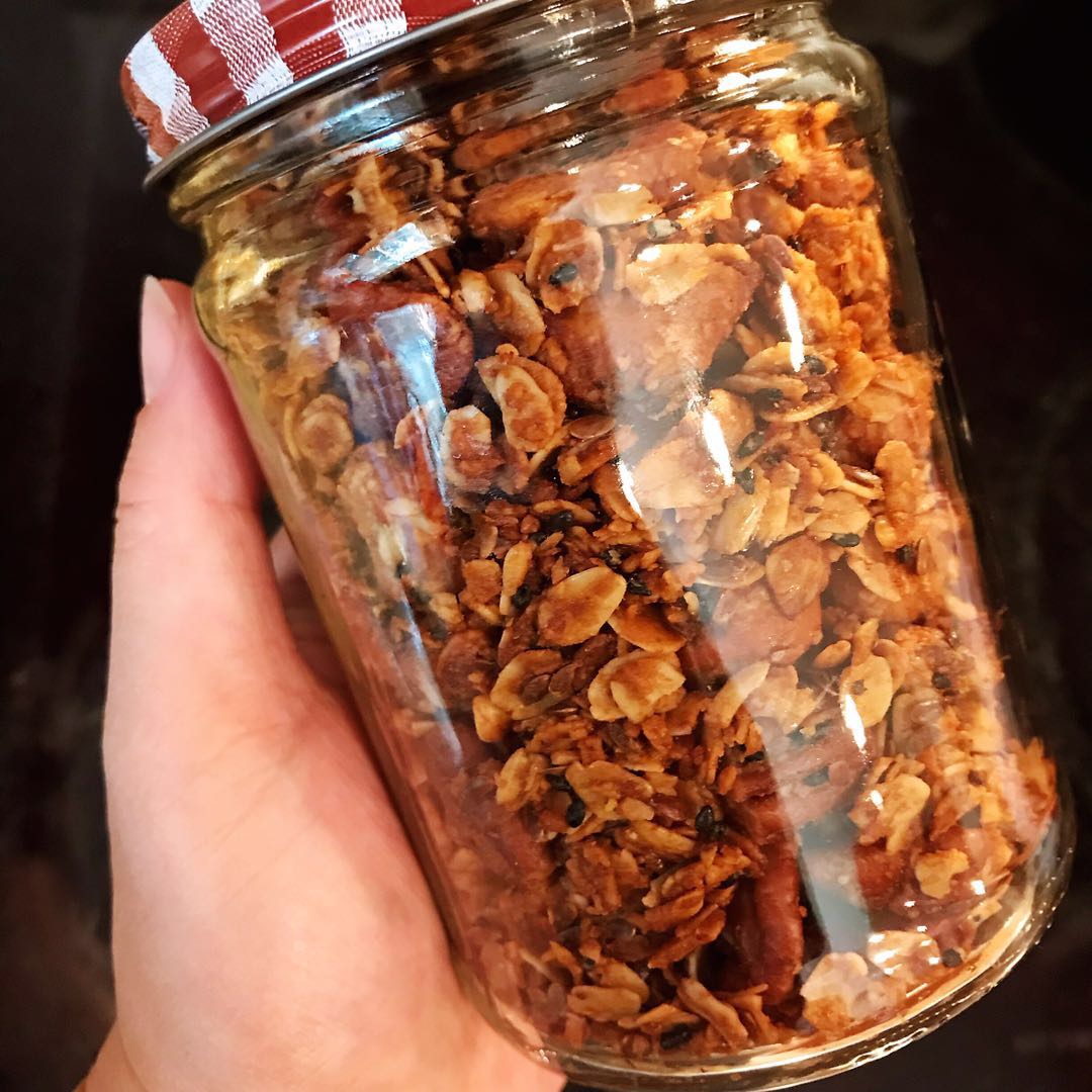 Coconuts Granola
