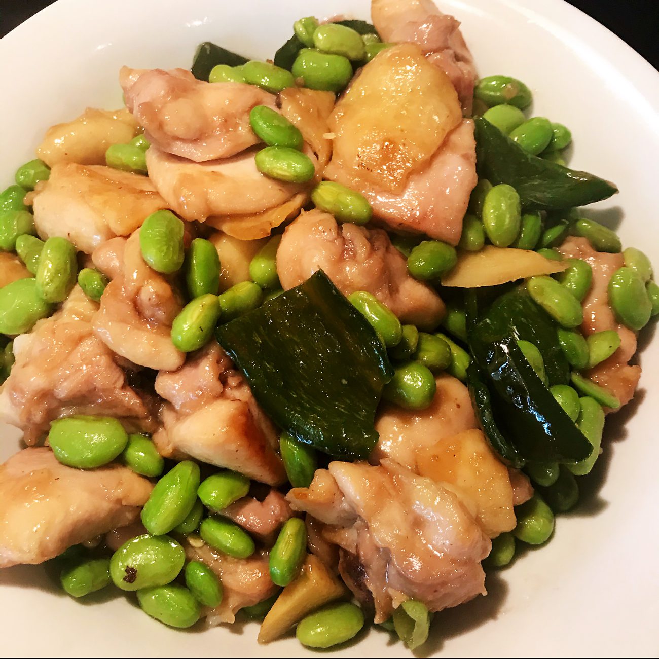 Edamame bean, pepper grilled chicken thighs